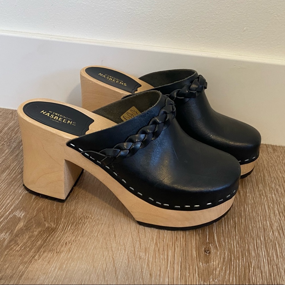 Black leather Swedish Hasbeens clogs